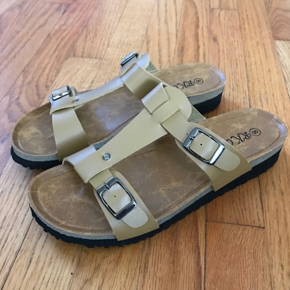 Sandals - Picture 2 of 5